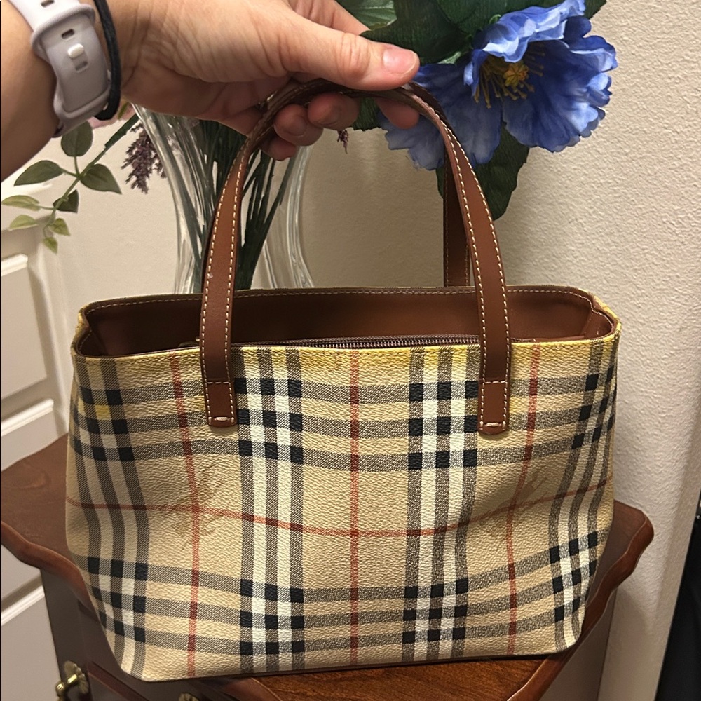 Burberry Plaid Tote Bag with Brown Handles - Picture 3 of 12
